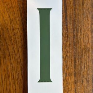 Genuine Apple Clover Solo Loop Product Red. Size 5. New